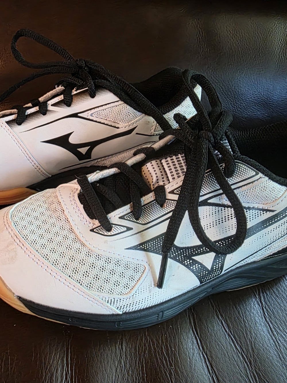 white and black Mizuno Cyclone Speed volleyball shoes Sz 4